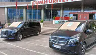 CHP Genel Merkezi’nde Sergilenen Lüks Araçlar Gündem Oldu