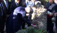 Devlet Bahçeli Bayram Namazı Sonrası Türkeş’in Kabrini Ziyaret Etti