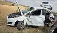 Elmadağ'da Otomobil Şarampole Yuvarlandı: 3 Yaralı