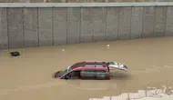 Altındağ'da Alt Geçit Su Altında Kaldı, Araç Gömüldü