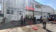 Yenimahalle’de Kargo Deposunda Yangın: 2 Tır Zarar Gördü