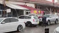 Ankara’da Yağmuru Fırsata Çevirdi, Aracını Yağmur Altında Yıkadı