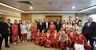 Bakan Bak, 51 madalya kazanan özel sporcuları Ankara'da ağırladı