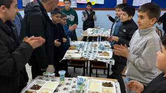 Pursaklar Belediye Başkanı Ertuğrul Çetin Öğrencilerle İftarda Buluştu