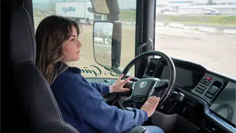 Ankara’da Üniversite Mezunu Genç Kadın Uzun Yol Tır Şoförü Oldu