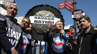 Siyah Çelenk Bırakıldı