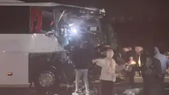 Ankara'da Otobüs Tıra Çarptı: 1 Personel Hayatını Kaybetti