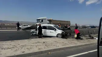 Ankara'da Bariyer Aracın Ön Camından Girip Arkasından