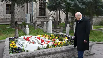 Devlet Bahçeli’den Muhsin Yazıcıoğlu’nun Kabrine Anma Ziyareti