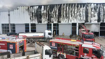 Ankara Yenimahalle’de Mobilya Deposu Yangını Kontrol Altında