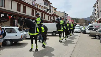 Kızılcahamam’da Atlı Polislere Yoğun İlgi