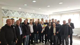 42 Yıllık Öğretmen Emekli Oldu: Son Dersine Eski Öğrencileri Katıldı