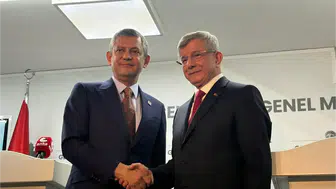 Özgür Özel’den Davutoğlu Ziyareti: “Türkiye Kritik Bir Süreçten Geçti”