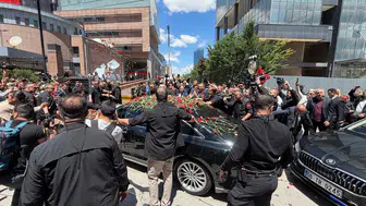 Kılıçdaroğlu CHP Genel Merkezi’nde Çiçeklerle Karşılandı