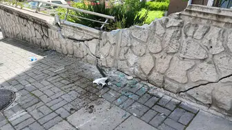 Keçiören’de Özel Halk Otobüsü Apartman Duvarına Çarptı