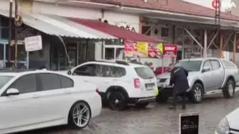 Ankara’da Yağmuru Fırsata Çevirdi, Aracını Yağmur Altında Yıkadı