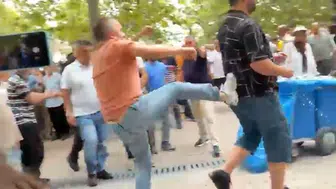 Özgür Özel'in Cuma Namazı Çıkışında Gerginlik: Tekmeli Arbede Yaşandı