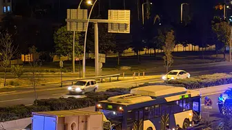 Ankara'da Kamyonet EGO Otobüsüne Arkadan Çarptı