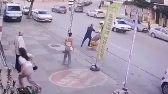 Ankara'da Kız Çocuklarını Kurtaran Yaşlı Adam Darp Edildi