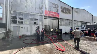 Yenimahalle’de Kargo Deposunda Yangın: 2 Tır Zarar Gördü