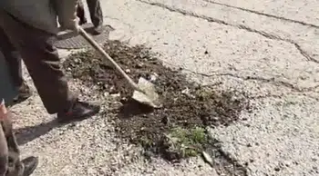 Mamak’ta Vatandaşlar İsyan Etti: Köstebek Yuvasına Dönen Yolu Kendileri Onardı