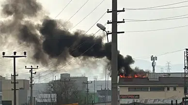 Ankara Sincan’da Fabrika Yangını: Kapı ve Pencere İmalat Atölyesi Alevlere Teslim Oldu