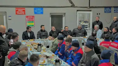 Sincan Belediye Başkanı Ercan Gece Mesaisindeki Ekibiyle Sahur Yaptı