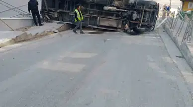 Ankara'da Kamyonet Yokuşta Devrildi