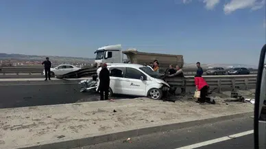 Ankara'da Bariyer Aracın Ön Camından Girip Arkasından