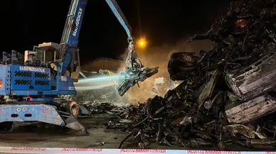 Ankara Hurdacılar Sitesi’nde Yangın: Yaklaşık 100 Hurda Araç Yandı