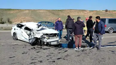 Çankaya’da Tıra Çarpan Otomobil Takla Attı: 1 Ağır Yaralı