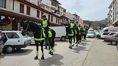 Kızılcahamam’da Atlı Polislere Yoğun İlgi