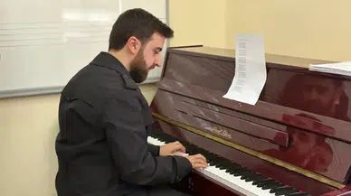 Mevlan Kurtishi Sincan’da öğrencilerle buluştu