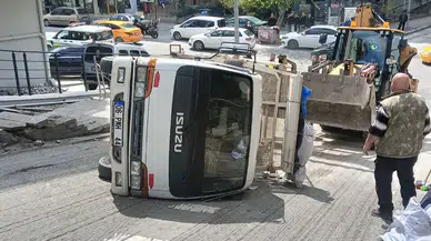 Ankara’da Yokuşta Kontrolden Çıkan Kamyonet Devrildi