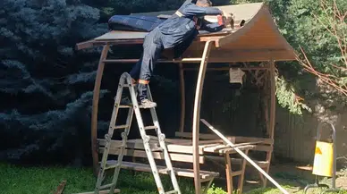 Pursaklar’da parklara bakım seferberliği: Bank ve çardaklar yenileniyor