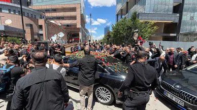 Kılıçdaroğlu CHP Genel Merkezi’nde Çiçeklerle Karşılandı