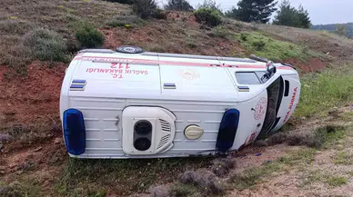 Ankara’da Hasta Taşıyan Ambulans Yağış Nedeniyle Yan Yattı