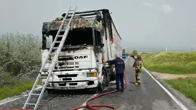 Ankara’da Seyir Halindeki Tır Alevlere Teslim Oldu