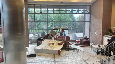 CHP Genel Merkezi’nde Hareketli Gün: Özgür Özel Binadan Ayrıldı