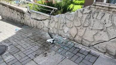 Keçiören’de Özel Halk Otobüsü Apartman Duvarına Çarptı