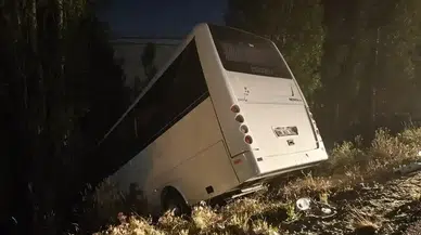 Ankara'da Servis Aracı Şarampole Devrildi: 8 Kişi Yaralandı