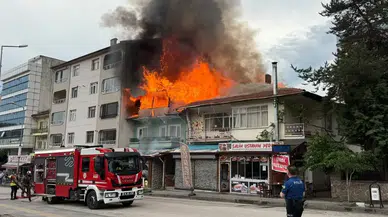 Kızılcahamam’da İki Katlı Binanın Çatısında Yangın Çıktı