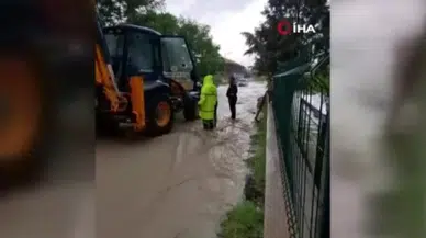 Beypazarı’nda Sağanak Yağış Siteyi Su Bastı