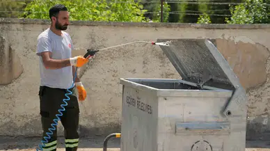 Keçiören’de Çöp Konteynerleri Düzenli Olarak Dezenfekte Ediliyor