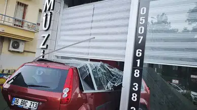 Ankara Keçiören’de Kontrolden Çıkan Araç Dükkana Girdi