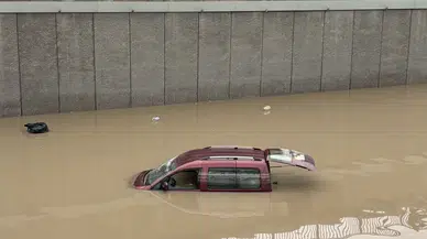 Altındağ'da Alt Geçit Su Altında Kaldı, Araç Gömüldü