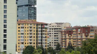 Ankara'da Trump'ın Kalacağı Otelin Karşısına Filistin Bayrağı Asıldı