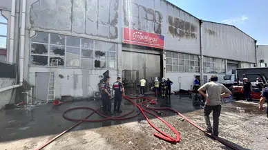 Yenimahalle’de Kargo Deposunda Yangın: 2 Tır Zarar Gördü