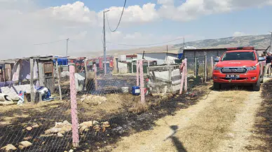 Elmadağ'da 3 Ev Alevlere Teslim Oldu, Yangın Söndürüldü
