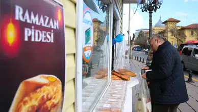 Ankara’da Mobil Ekmek Fırını ile Sıcak Ramazan Pidesi Başladı